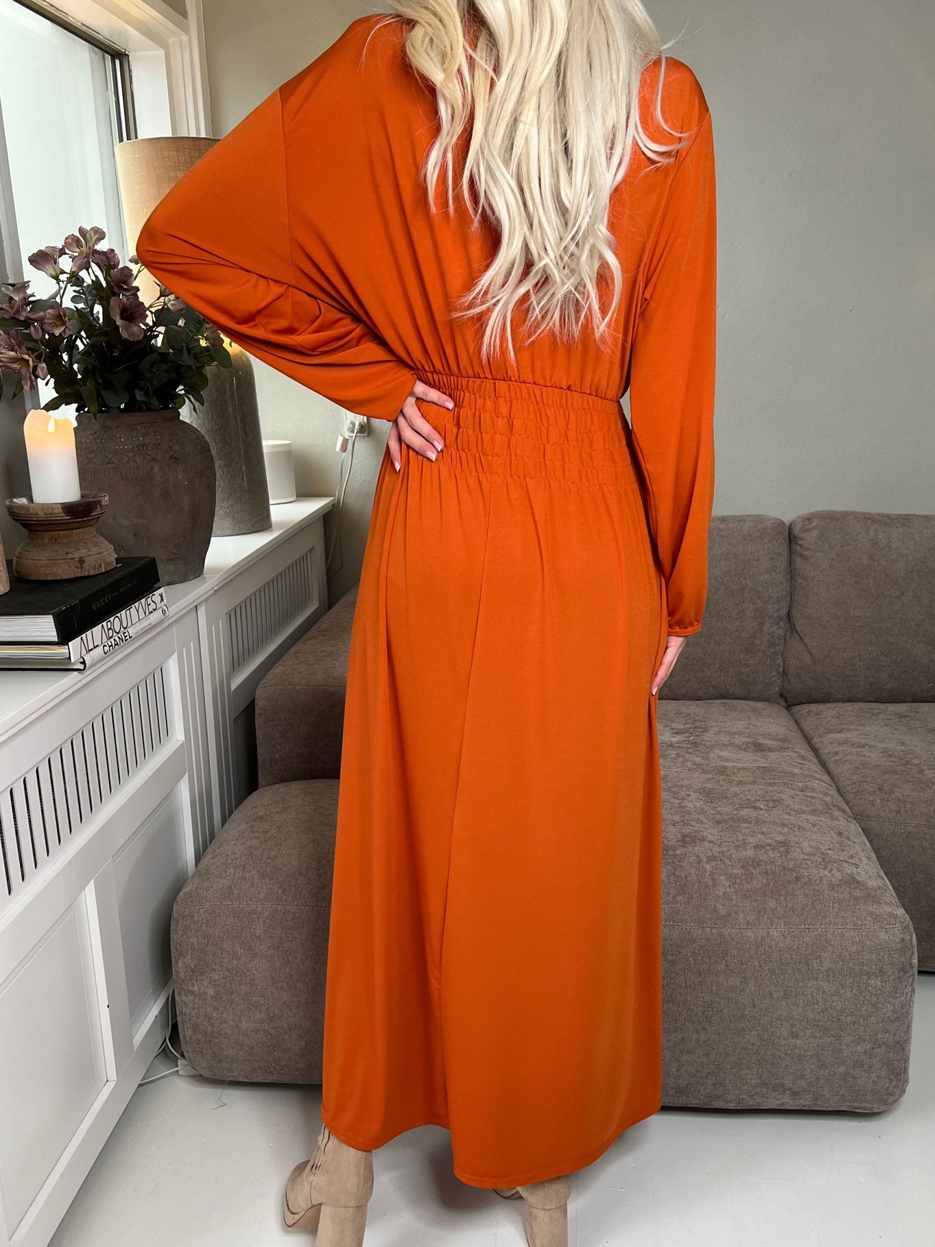 Pams Long Sleeve - Lång stretchig klänning i rynkfritt tyg i stora storlekar